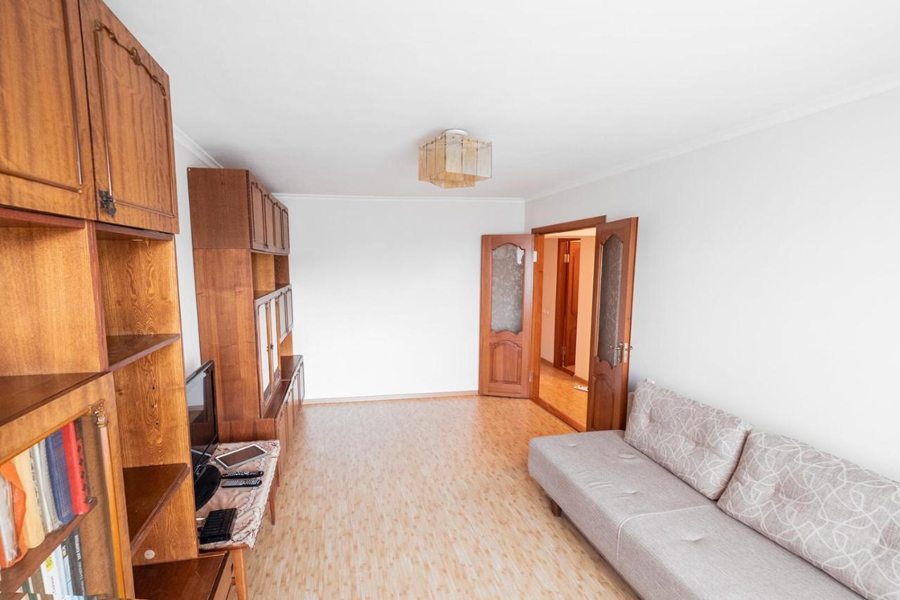 Apartment on Polevaya 44/12 Bohuslav Bagian luar foto